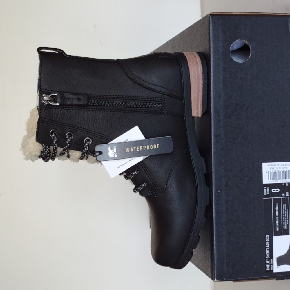 BRAND NEW SOREL EMELIE SHORT LACE COZY